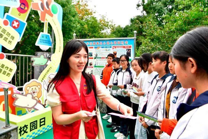 貴陽(yáng)市觀山湖區(qū)開(kāi)展“網(wǎng)絡(luò)安全進(jìn)校園”活動(dòng) 筑牢青少年數(shù)字安全防線